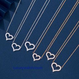 Luxury Tiffenny Designer Brand Pendant Colliers T Collier d'amour de la famille avec diamants Tie V Coeur or en forme de grande et petite chaîne de collier de diamant complet Lumière