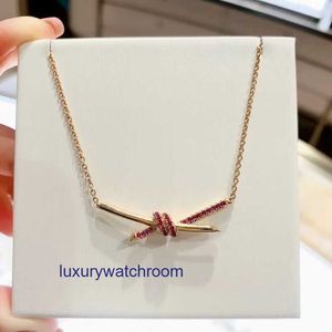 Luxe Tiffenny Designer -merk Pendant Kettingen High Edition V Gold T Familie Pink Diamant Twisted Necklace for Women 18K Light Knoop Series Cross Col