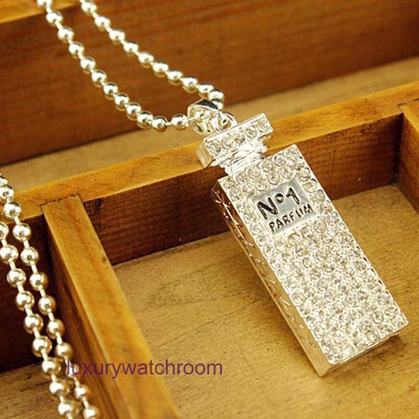 Luxury Tiffenny Designer Brand Pendant Colliers Colliers Femmes Long Perfume Pendre Crystal Crystal Full Diamond Pull While avec accessoires