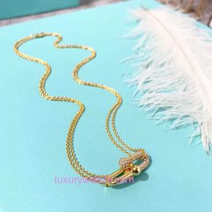 Luxe tiifeniy ontwerper hanger kettingen laag geprijsde Koreaanse sieraden met gegraveerde 18k gouden en koperen materiaal dames klassieke enkele knoop ketting