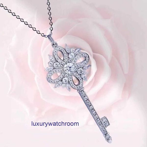 Luxury Tiifeniy Designer Pendant Colliers Automne et hiver Nouveau Love Key Pull Chaîne Light Fashion S925 Collier en argent Zircon synthétique essentiel pour les fées