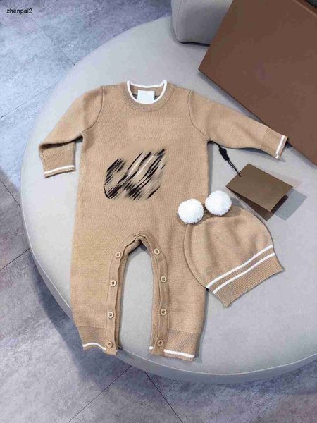 Jumpsuos de lujo para niños recién nacidos Tamaño de ropa de bebé 52-90 traje de arrastre infantil muñeca patrón de oso tejido de punto y sombreros nov25