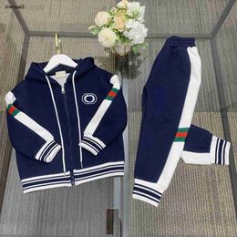 Survêtement de luxe pour tout-petits Automne vêtements de marque pour enfants Taille 110-160 Logo brodé veste à capuche et pantalon pour bébé à capuche Nov10