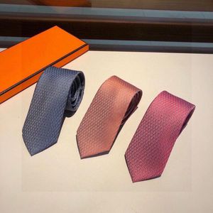 Luxury Top Designer attache des hommes Neck Fashion Silk Mens Coldons Impression Print Handmade Business Leisure Cravat Qualité avec boîte d'origine