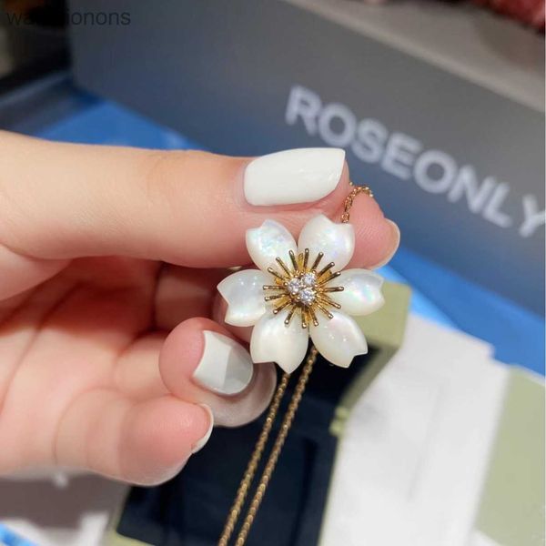 Collier de créateur de marque Vancelfe Luxury Collier de créateur V Gold High Version White Fritillaria Chrysanthemum Collier femelle Big High Quality Jeweliry cadeau