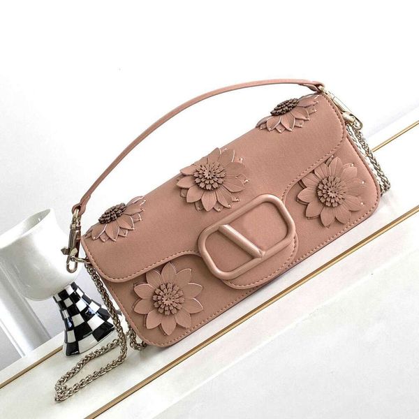 Bolso de mano de lujo Cuero de vaca Lady Monedero Bolsa V Bolsas cuadradas Diseñador 23 Moda Flor Pequeñas pegatinas Loco Bolso Magnético Solo hombro Straddle Mano