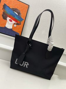 Bolso de mano de lujo Bolso de compras Diseñador Nylon moda impermeable bolso cruzado todo en uno Bolso de mujer Bolso de maquillaje tamaño 30 CM al por mayor