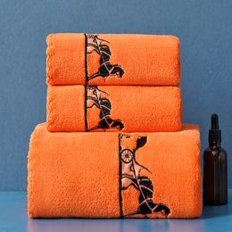 Luxe handdoeken Driedelig pak Jaarlijkse vergadering Geschenken Handdoek Geborduurd Bedrijfspersoneelsbeloningen Trouwbedankjes
