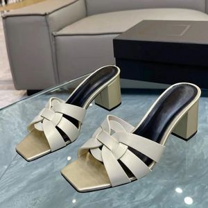 Diapositives d'hommage de luxe sandale à talons bas femmes pantoufle diapositive mode en cuir verni nu dame sandales de plage pantoufles décontractées dames confort sans lacet chaussures