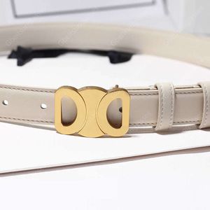 Ceinture de luxe Beltes en cuir noire de boucle argentée en or brillant