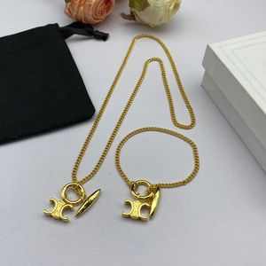 Collier Triomphes de luxe avec bracelet de créateur Celins Costume de luxe pour femme Marque Boîte d'emballage de bijoux Cadeaux de rassemblement social Cadeau de Noël