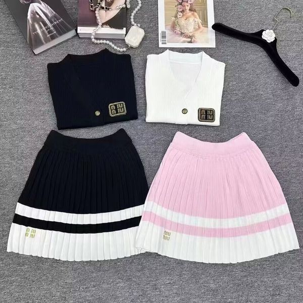 Conjunto de dos piezas de lujo de falda plisada de alta calidad Classic Skirt Mm Patrón de letra Spring/verano Manga corta Boutique Women's Women