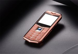 Teléfono móvil con tarjeta SIM dual desbloqueado de lujo 15quot Cámara MP3 Bluetooth Linterna Cuerpo de metal Moda barata Teléfono móvil dorado pho4585945