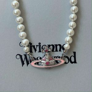 Luxe Viviannes Westwoods ketting dezelfde roze verf parelketting verkoperd volledige diamant licht luxe emaille Saturnus sleutelbeenketting vrouwelijk