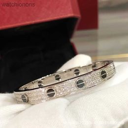 Luxe VVS Diamond Catieret Bracelet Designer Dames Hoogwaardige merk Logo V Gold High Version Classic Love Black Nail Full Sky Star -armband voor zowel mannen als vrouwen