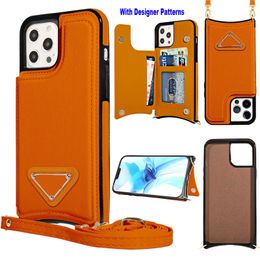 Estuches de billetera de lujo para iPhone 11 Estuche con correa cruzada Diseñador de moda clásico Monedero de cuero de PU Titular de la tarjeta iP 13 Pro Max 12 mini 14Max xr 7 8 Estuche con placa de identificación de metal