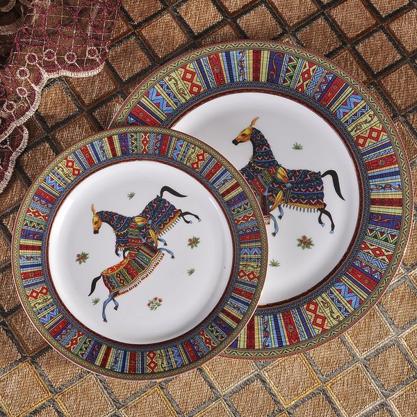 Assiettes de dîner de luxe Assiettes Bone China War Horse Pattern Design dans une assiette à manger de 10 pouces et un plat à gâteau de 8 pouces Ensembles de vaisselle de 2 pièces à vendre