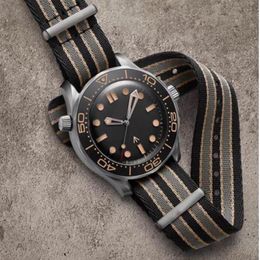 Luxe horloge Keramische Bezel NTTD 42mm Geen tijd om te sterven Mannen Orologio Sapphire Herenhorloges Automatisch uurwerk Mechanisch James bond 00304e