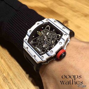 Luxury Watch Date Business Leisure Carbone Fibre Mens Automatic mécanical montre la mode sportive complète