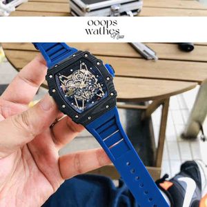 Luxury Watch Date Mens Automatic Mechanical Watch atmosphérique Fibre de carbone creux Grande Dial Calan Caractéristiques Personnalité
