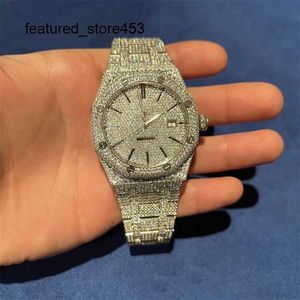 Montre de luxe Full Diamond VVS Designer exclusive montre de glace haute densité personnalisée verre saphir mouvement mécanique original et