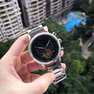 Luxe horloges voor Heren en Womens Universal Mechanical Steel Band Watchwristwatches Fashion Watch