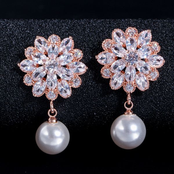 Boda de lujo Novia Flores Charm Pendientes de diseño Joyería Imitación Perla Blanca AAA Cubic Zirconia Cobre Rosa Oro Pendiente de plata para mujer Regalo de compromiso