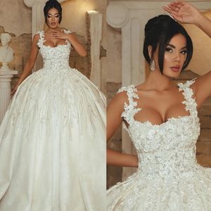 Luxe trouwjurken 3D-Floral Appliques Bridal Ball Jurken Rhinestone Lace Up Spaghetti Riets Custom Made Mouwloze bruid jurk