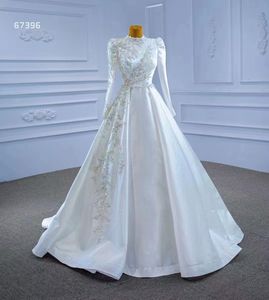 Robe de mariée de luxe blanche à manches longues et col haut en dentelle perles paillettes SM67396