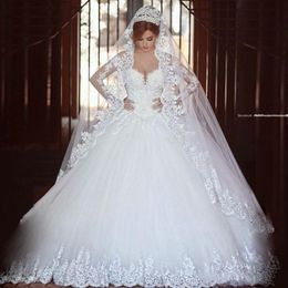 Robes de mariée de luxe robe de bal en tulle blanc avec illusion manches longues hors épaule dentelle appliques train robes de mariée robes de Novia