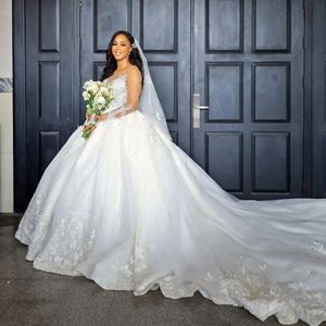 Robe de mariée blanche de luxe 2024 Appliques perlées à col o