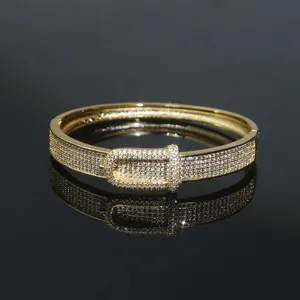 Bracelet de luxe à large bande Micro Pave 5A zircon cubique blanc CZ boucle Bracelet pour femmes amoureux bijoux en gros