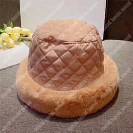 Luxe winterhoed voor vrouwen Designer Wool Bucket Hat Fashion Dames mode Bonnet Brand Small Gold Buckle Fit beanie cap