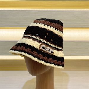 Femme de luxe seau chapeau femme baril casquette tricotée rayure tricot casquette automne hiver chapeau chaud tricoté chapeau 4 couleurs couvre-chef Cappuccio A Maglia