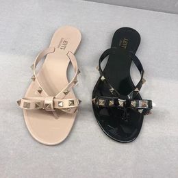 Femme de luxe Sandal plat gelée designer stud pantoufle rivet string homme glisser chaussure en caoutchouc chaussures d'été plage tongs pantoufles string sandale