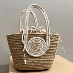 Luxury Femme Tote Sac de créateur Grass tissé Panier de légumes tissés Bacs de paille décontractés Sac à tricot d'été Sacs à bourse mignons Sacs à provisions de dame douce