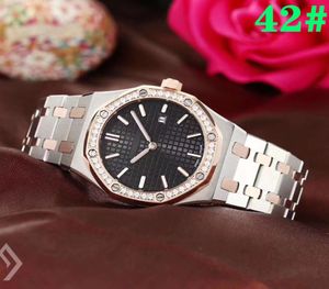 Luxury Woman Watches Designer Watch Sport Elegance Series 33 mm Quartz montres en acier inoxydable Dial 2330392