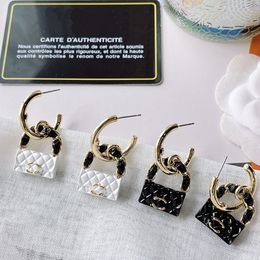 Boucles d'oreilles de luxe pour femmes, plaquées or 18 carats, boucles d'oreilles à breloques, noir et blanc, bijoux de créateur, accessoires de famille, boîte cadeau Premium