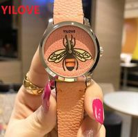 Luxury Femmes Bee Quartz Mouvement Iced Out Watch Black Red White White Le cuir Relogio Feminino Lady Girl Wristwatch Montre de Luxe