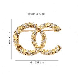 Luxe Dames Designer Merk Letter Broches 18K Vergulde Inleg Kristal Strass Sieraden Broche Charme Parel Pin Klassiek Trouwen Bruiloft Cadeau Accessoires