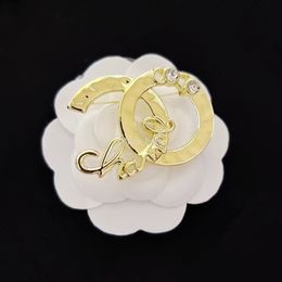 Luxe vrouwen Designer Brand Letter Broches 18K Gold vergulde inlay Crystal Rhinestone Jewelry broche pin mannen feestaccessoires