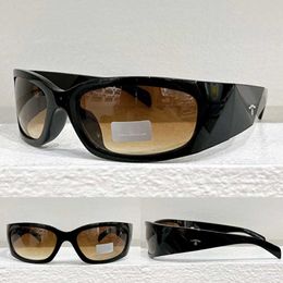 Luxe vrouwen Designer Symbool Zonnebrillen Spra14 Mode gepolariseerde zonnebril Zwart Geometrisch frame UV400 Bruine lenzen Men wikkelen sportveiligheidsbril topkwaliteit