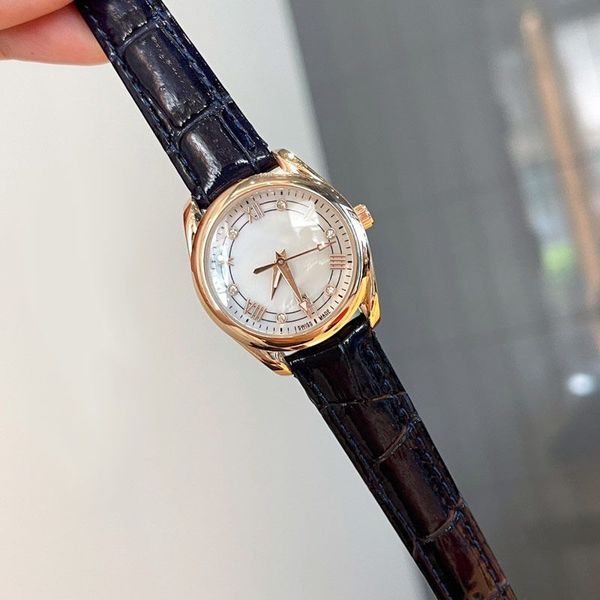 Luxury Femmes Diamond Watches 28 mm Brand de marque Designer Fashion Lady Watch Watch Strap en cuir Quartz Quart de bracelet pour femmes Gift de la fête des mères de Noël pour femmes