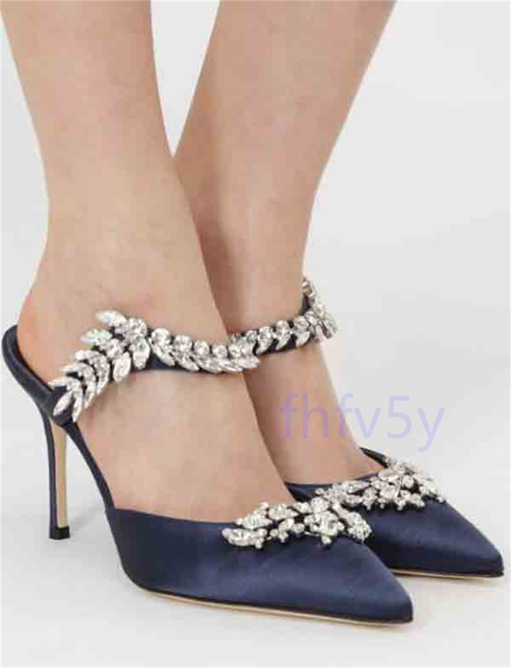 Luxury Women Dress Shoes Bomba Sandálias Stranss Sapatos de salto alto Lurum Crystal embelezado Mulas de cetim sexy