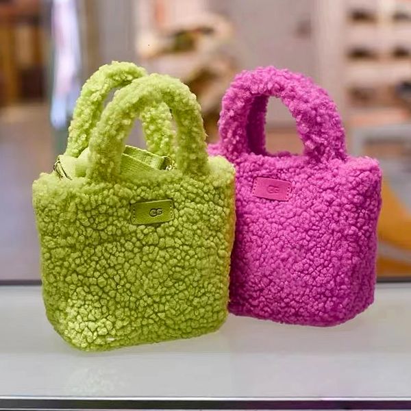 Femmes de luxe Mode MINI sac ugg workpins portefeuille Plush Designer mignon embrayage en peluche TOTE 22 nouveaux sacs Crossbody city Portefeuilles d'épaule Totes sacs à main sangle week-end