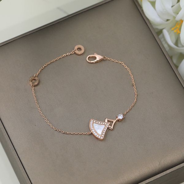 Joyería de lujo para mujer Pulsera de oro Colocación clásica en forma de abanico con diseño de ágata Moda Diseño simple y versátil Pulsera elegante y hermosa