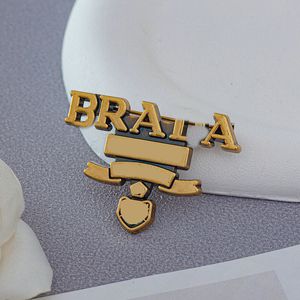 Mujeres de lujo Hombres Broches Diseñador Marca Carta Broche 18K Joyería chapada en oro Broche vintage Pin Casarse Accesorios de regalo de fiesta de Navidad