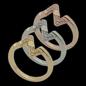 Luxury Femmes Mens Mens Rings Full Diamond N V Letter Love Ring Original Design Quality Rings Band Bands Bands Wholesale