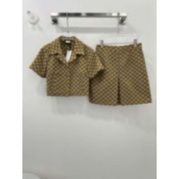 Vestido para mujeres de lujo Conjunto de tejido de punto de punto rayado Capazos de manga corta Top diseñador de moda Polo Set G Flip Cuello corto Traje corto 5678