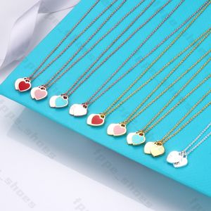 Ensemble de bijoux de mode pour femmes de luxe - Collier de créateur à double cœur en forme de cœur, pendentif en cuivre blanc avec diamants, cadeau idéal pour les filles, est livré avec une boîte.